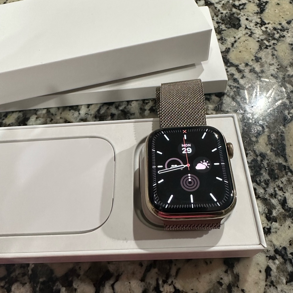 Apple Watch Gold Stainless Steel GPS+Cellular